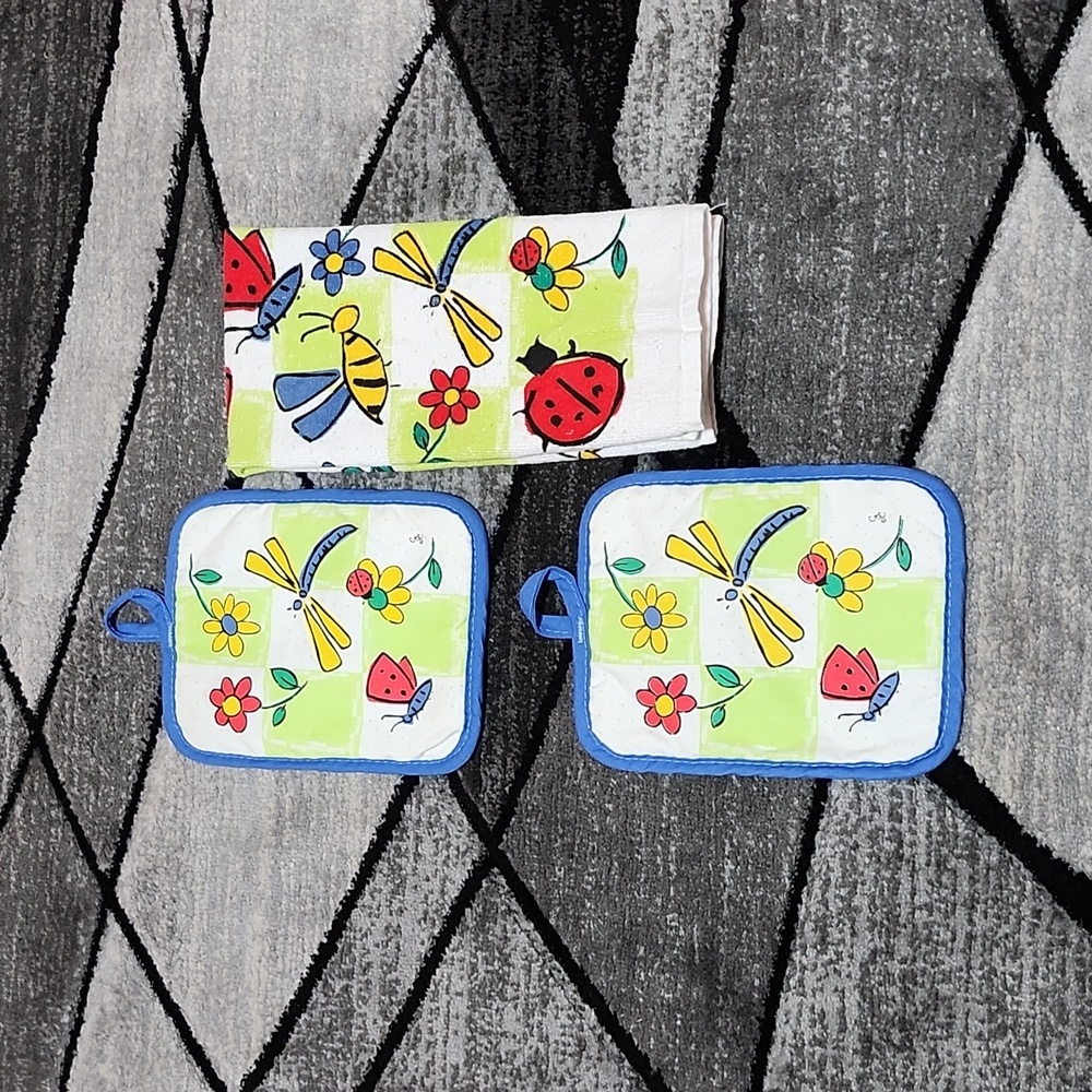 VINTAGE CECIL SAYDAH SPRING SUMMER KITCHEN TOWEL & 2 POT HOLDERS BUNDLE